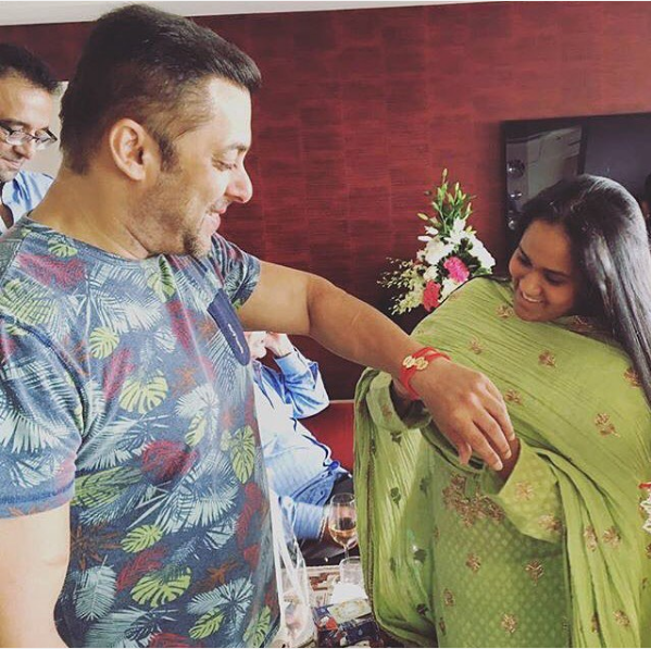 Salman Khan celebrates Raksha Bandhan with family and ladylove Iulia Vantur