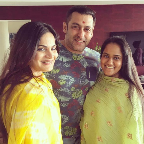 Salman Khan celebrates Raksha Bandhan with family and ladylove Iulia Vantur