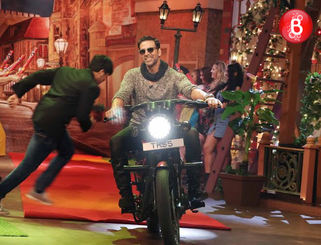 Akshay Kumar at promotions of 'Rustom'