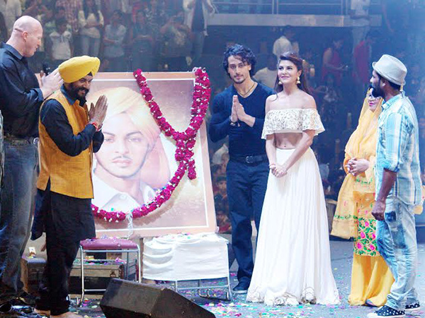 Tiger Shroff, Remo D'Souza and Jacqueline Fernandez at promotions of 'A Flying Jatt'