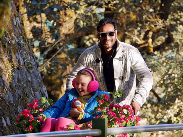 Ajay Devgn shares a cute picture with Abigail Eames, latest still from 'Raatein' song