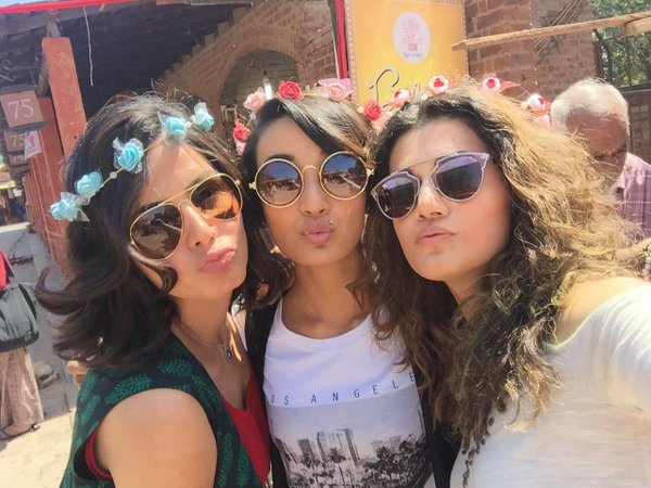 Kirti Kulhari-Taapsee Pannu-Andrea Tariang