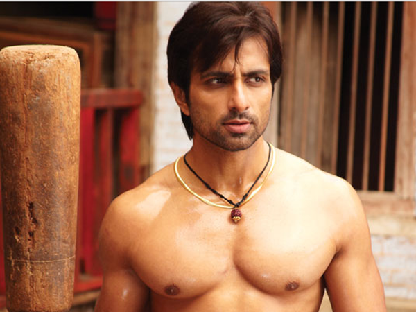sonu-sood-in-dabangg