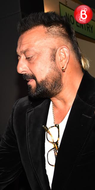 Sanjay Dutt flaunts his blonde ponytail, steals the show at the red carpet  of Jio MAMI 2016