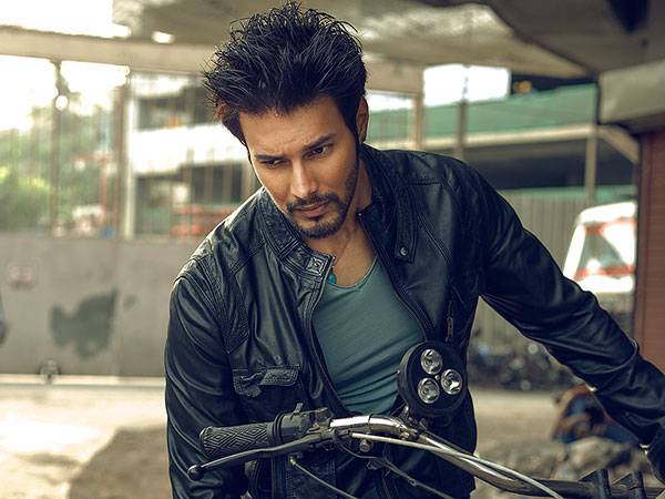 WHAT! Rajniesh Duggall got injected 8 times for film 'Wajah Tum Ho'?