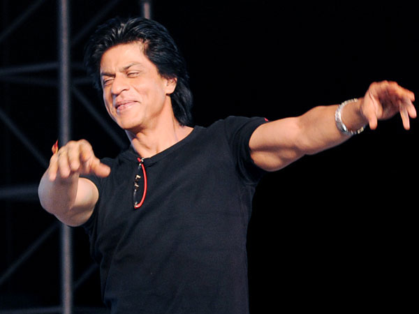 WATCH: We bet you never saw Shah Rukh Khan dancing so carefree before!