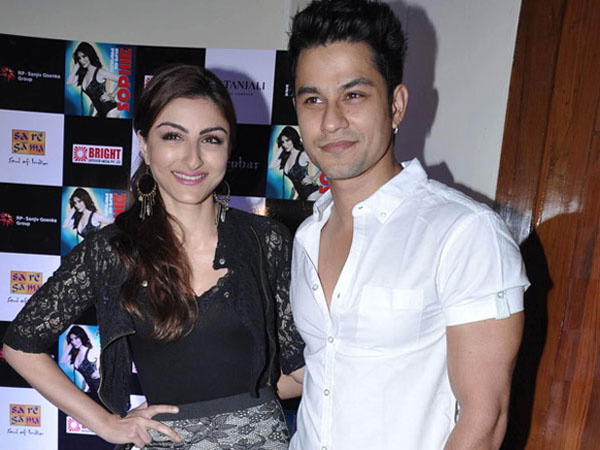 Kunal and Soha mannequin challenge