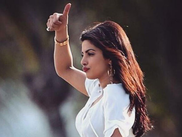 Baywatch motion poster