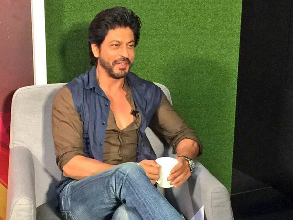 Shah Rukh Khan's perfect bhangra dance video