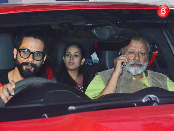 Shahid Kapoor and Mira Rajput along with Pankaj Kapur captured in a picture-perfect moment