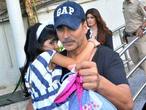 Aksahy Kumar with daughter