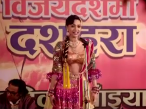 Watch: Sonam Kapoor introduces 'Anaarkali Of Aaraah' teaser and Swara Bhaskar is splendid in it