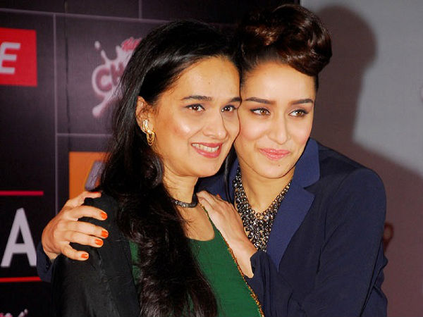 Shraddha Kapoor's mother gets emotional on the sets of 'Haseena' biopic