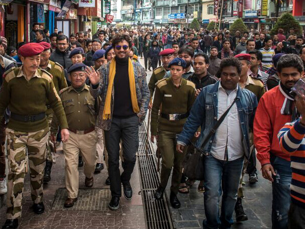 Irrfan Khan gets mobbed