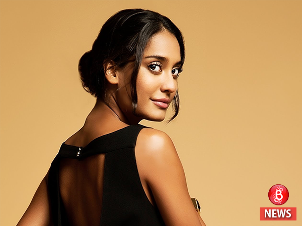Lisa Haydon pregnant