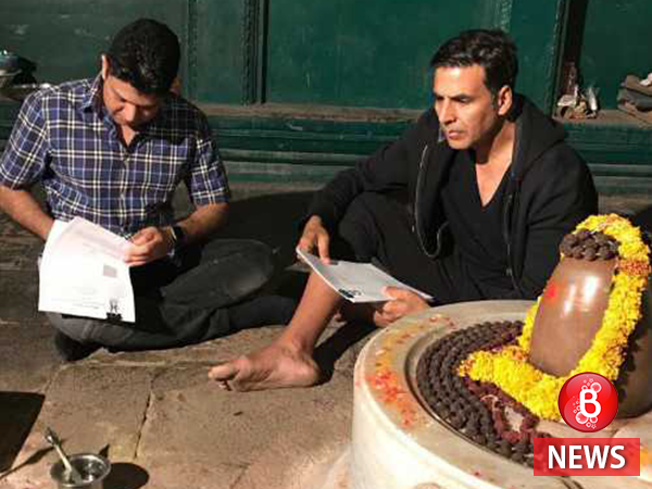 Akshay Kumar signs the dotted lines for Bhushan Kumar's 'Mogul' in a Shiva Temple