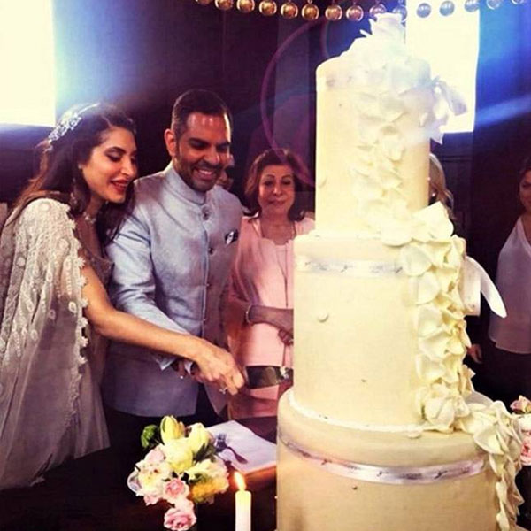 Sunjay Kapur and Priya Sachdev cut cake