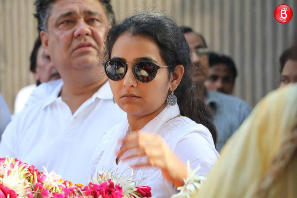 Pics B Town Celebs Pay Their Last Respects To Vinod Khanna At The