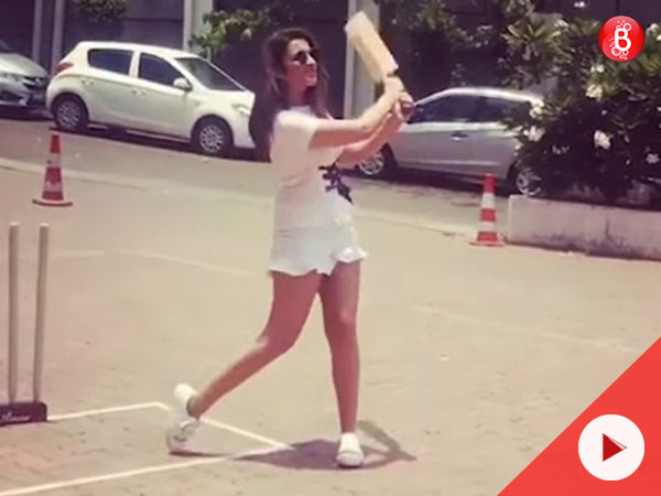 WATCH: Parineeti Chopra enjoys a game of cricket on the streets