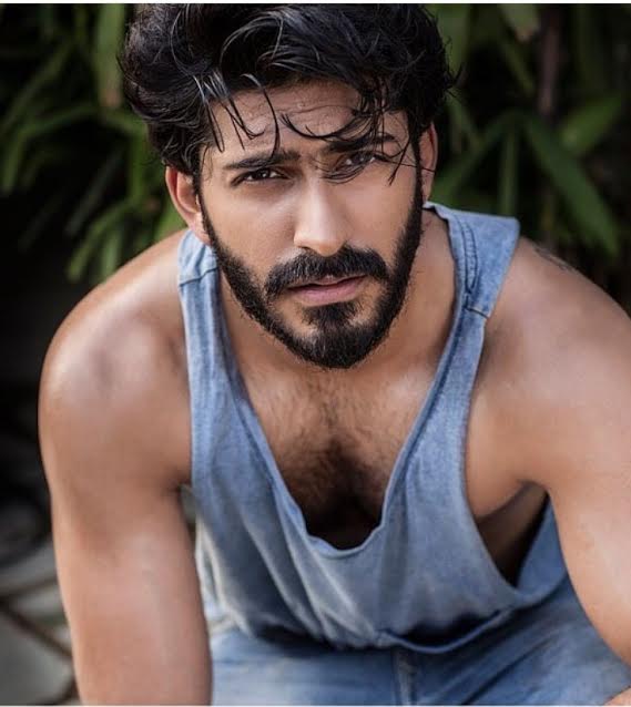 harshvardhan kapoor body