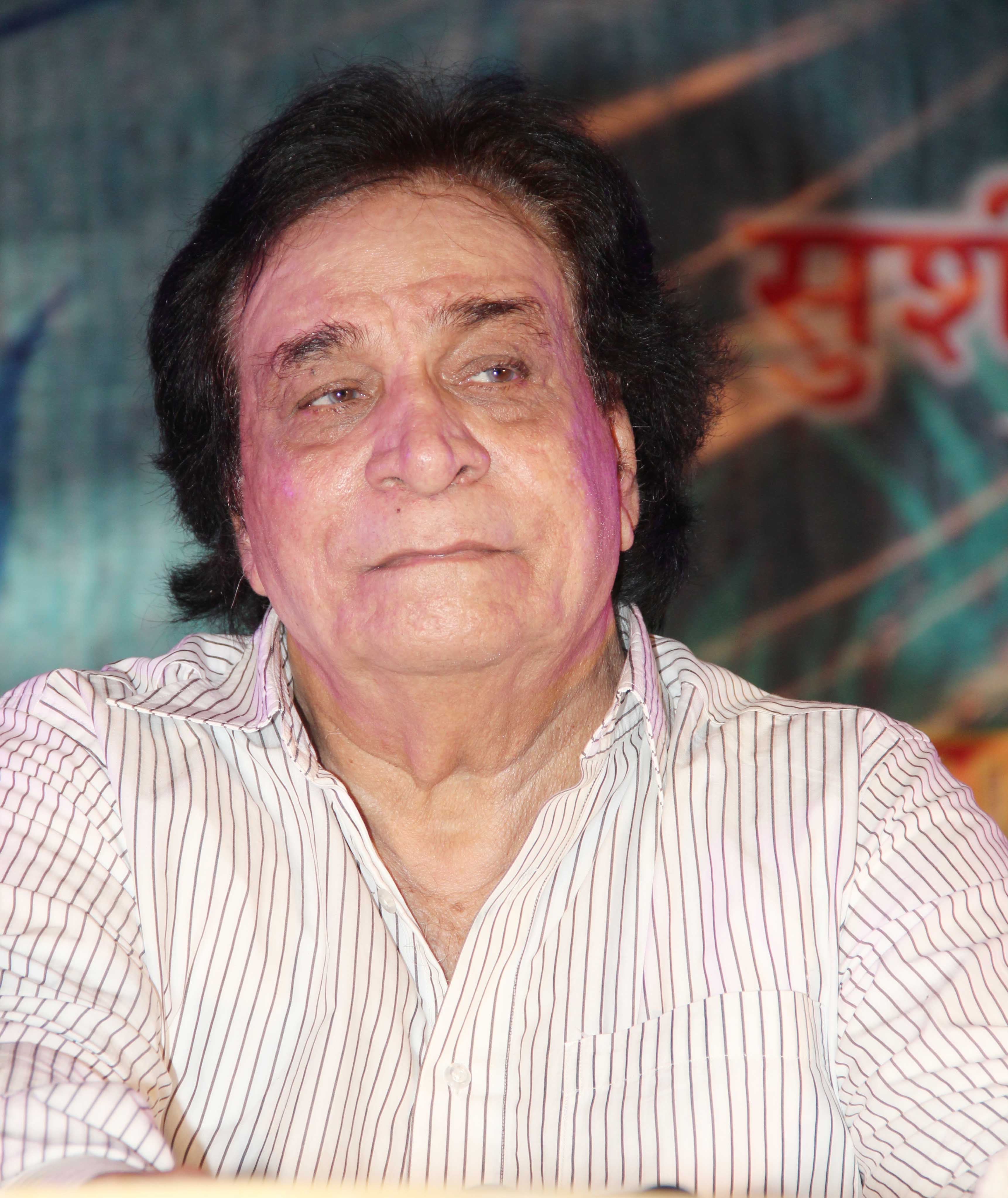 Абдель кадер кхан шантарам. Кадир хан индийский актер. Кадер кхан сценаристы индии. Абдель кадер кхан. Кадер 1.