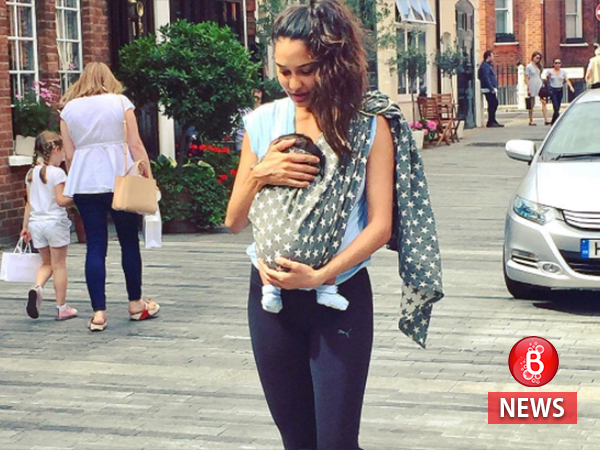 Lisa Haydon and her baby