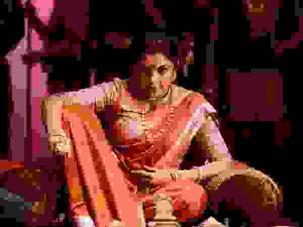 Ramya Krishna Sex Videos - Baahubali' fame Ramya Krishnan turns into a HOT diva for a leading magazine  cover!