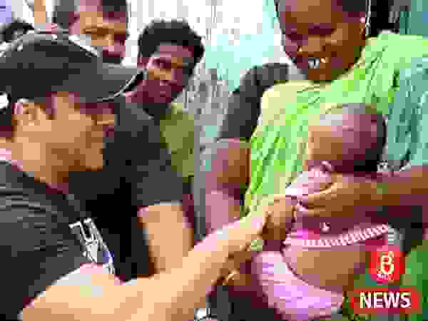 Salman Khan playing with kid