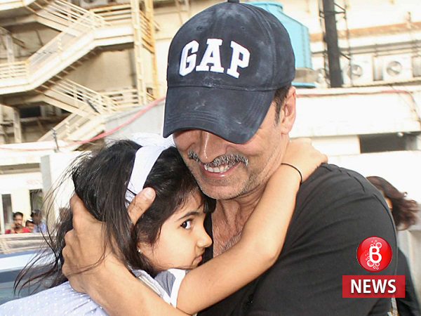 Akshay Kumar with daughter