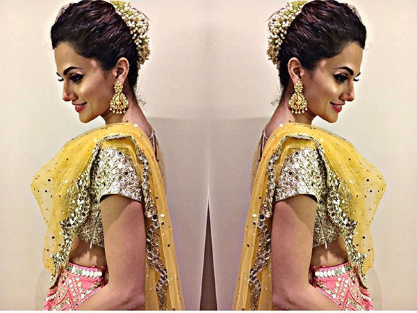 Taapsee is giving us major Navratri fashion inspo in this desi ensemble!