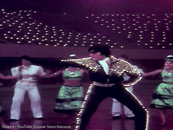 Amitabh Bachchan in ‘Sara Zamana’ song