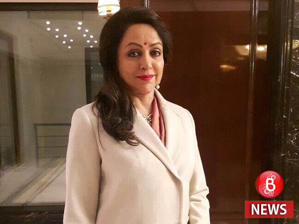 Hema Malini receives an award for her contribution to cinema
