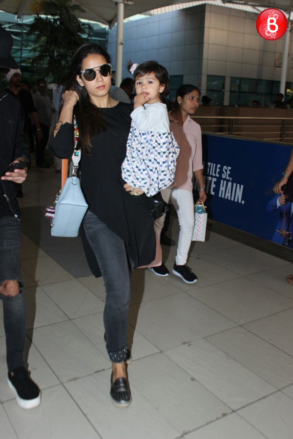Shahid Kapoor, Mira Rajput and Misha Kapoor airport pictures 