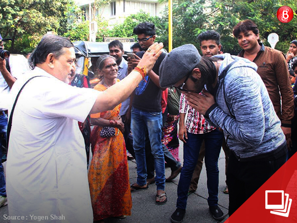 Ranveer Singh is snapped seeking blessings