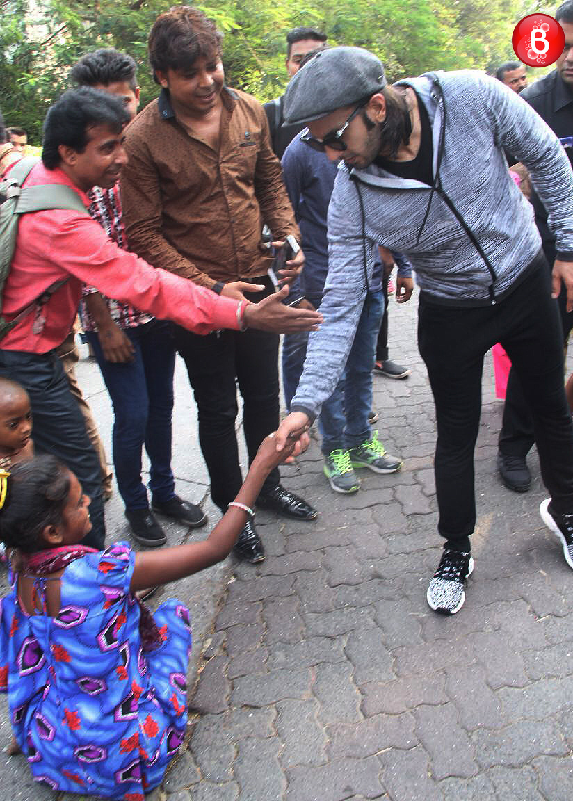 Ranveer Singh is snapped seeking blessings