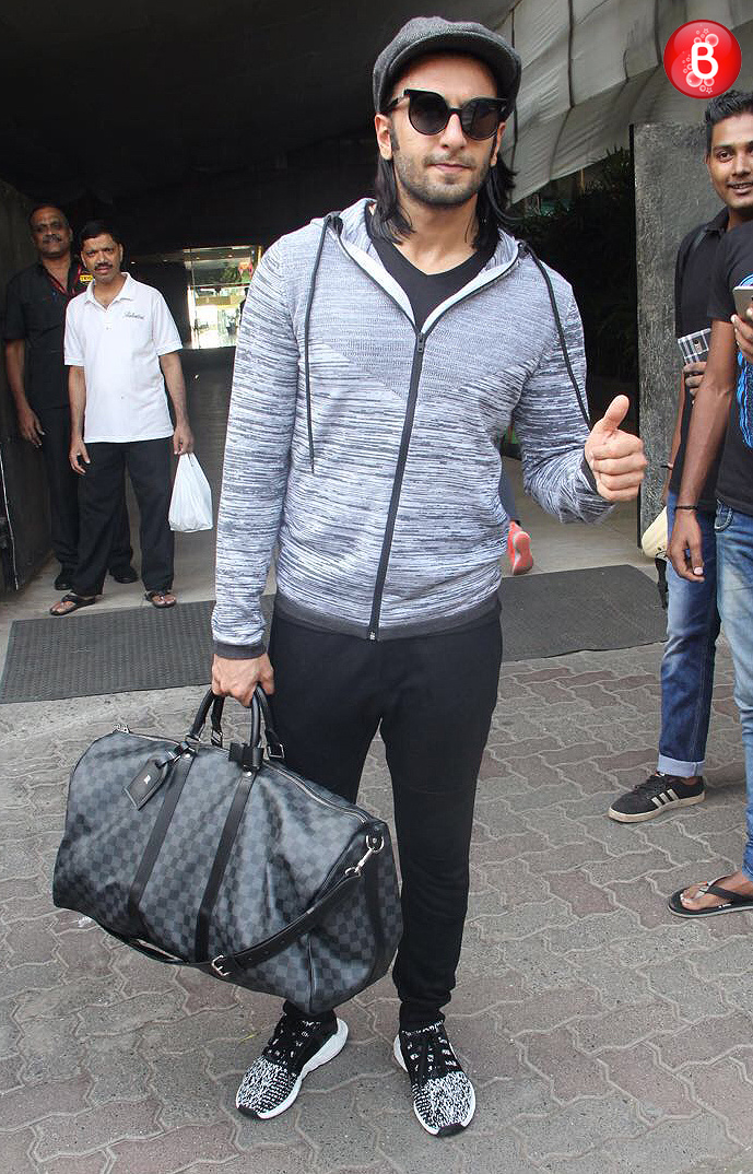 Ranveer Singh is snapped seeking blessings