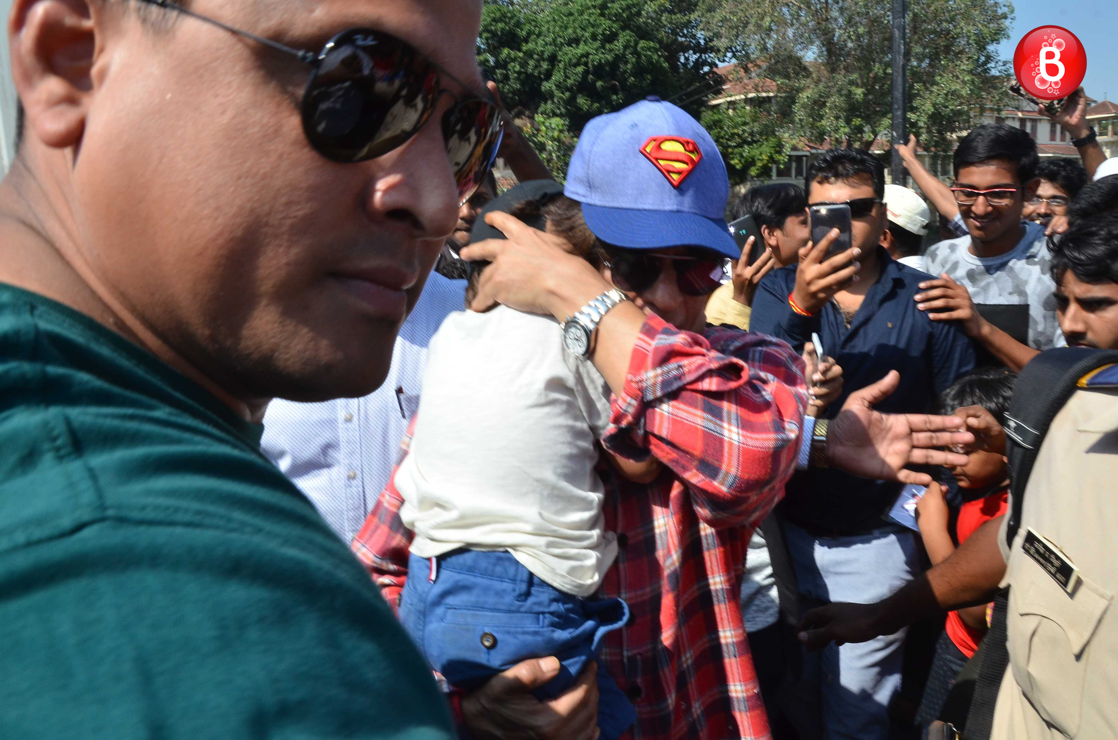 shah rukh khan and family pictures