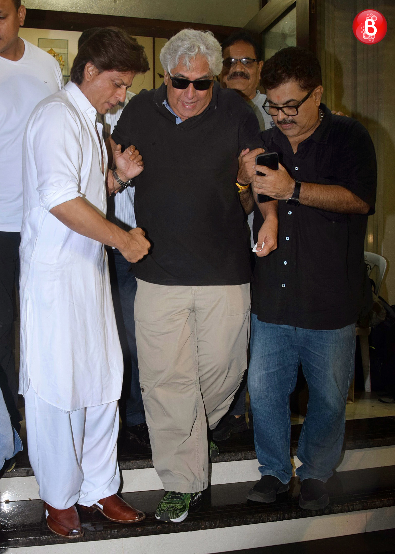 Shah Rukh Khan with Aziz Mirza and Ashoke Pandit