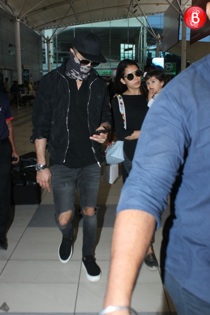 Shahid Kapoor, Mira Rajput and Misha Kapoor airport pictures 