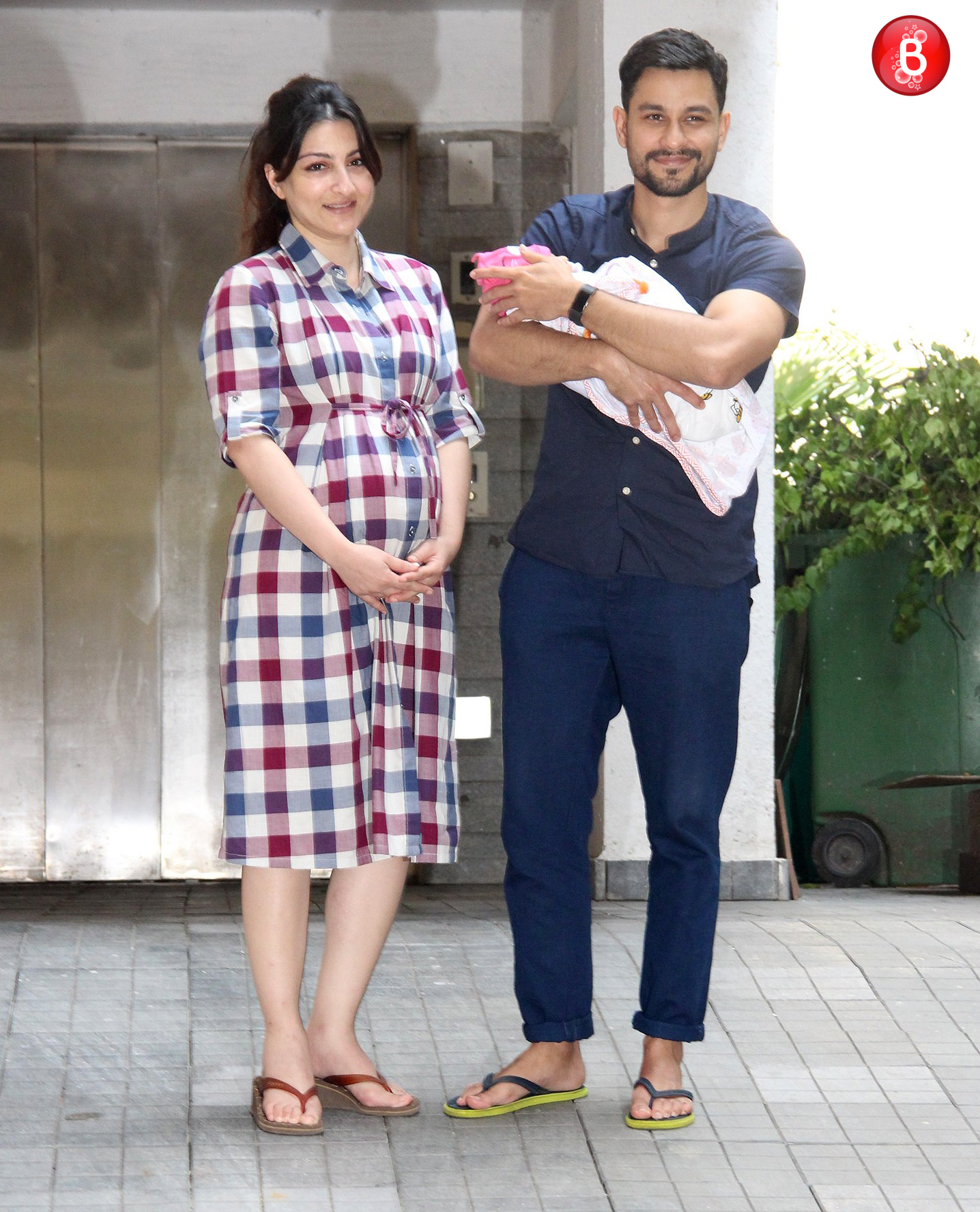 Soha and kunal bring home their daughter