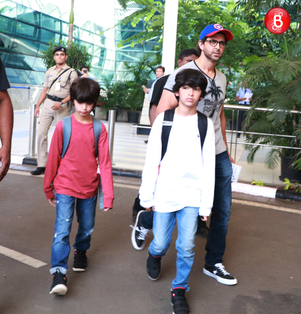 Hrithik Roshan, Hrehaan, Hridhaan, Sussanne Khan, Rakesh Roshan, Rajesh Roshan, Sunaina Roshan, Ehsaan Roshan