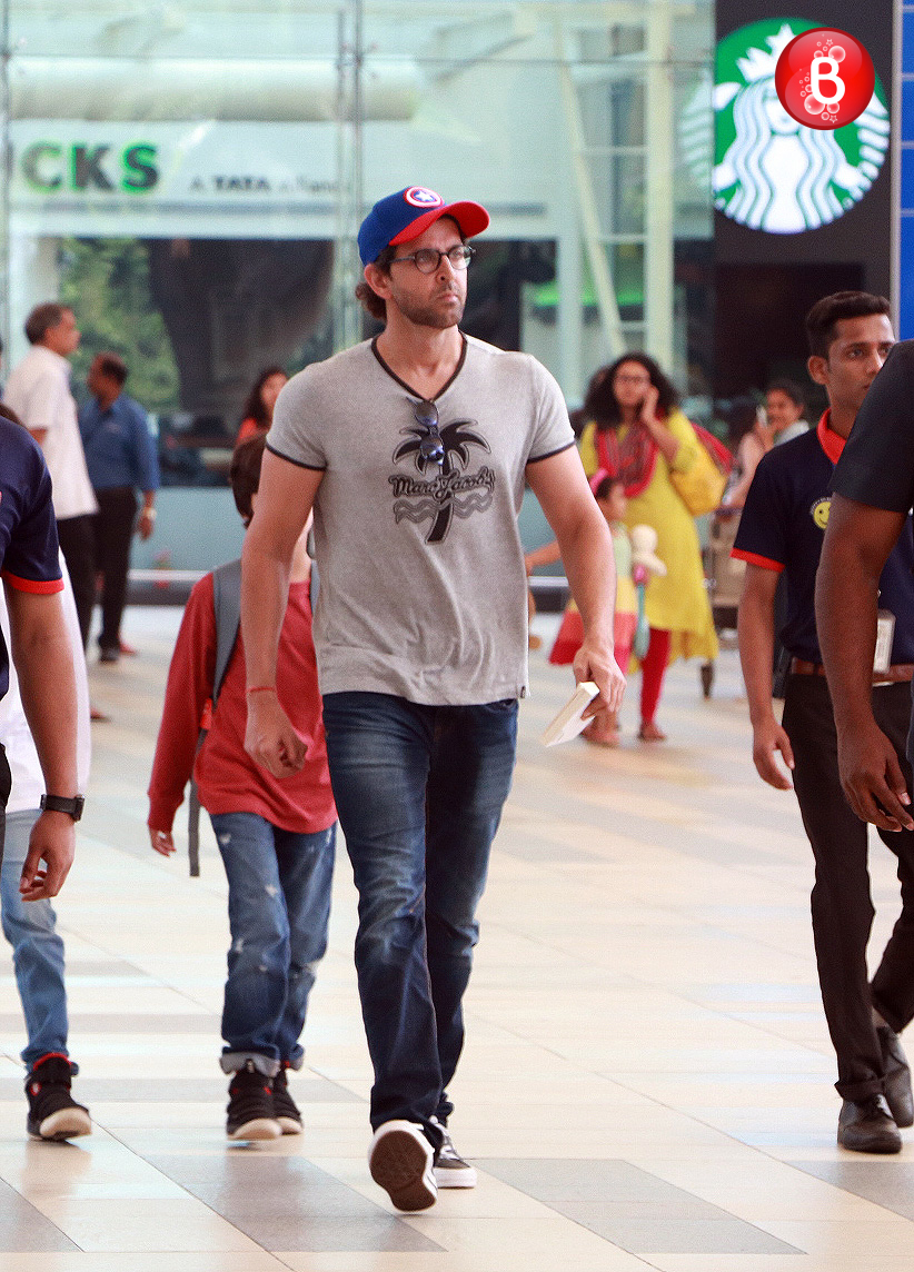 Hrithik Roshan, Hrehaan, Hridhaan, Sussanne Khan, Rakesh Roshan, Rajesh Roshan, Sunaina Roshan, Ehsaan Roshan