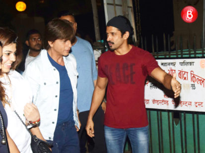 PICS: Shah Rukh Khan Joins Farhan Akhtar At The #Lalkaar Concert