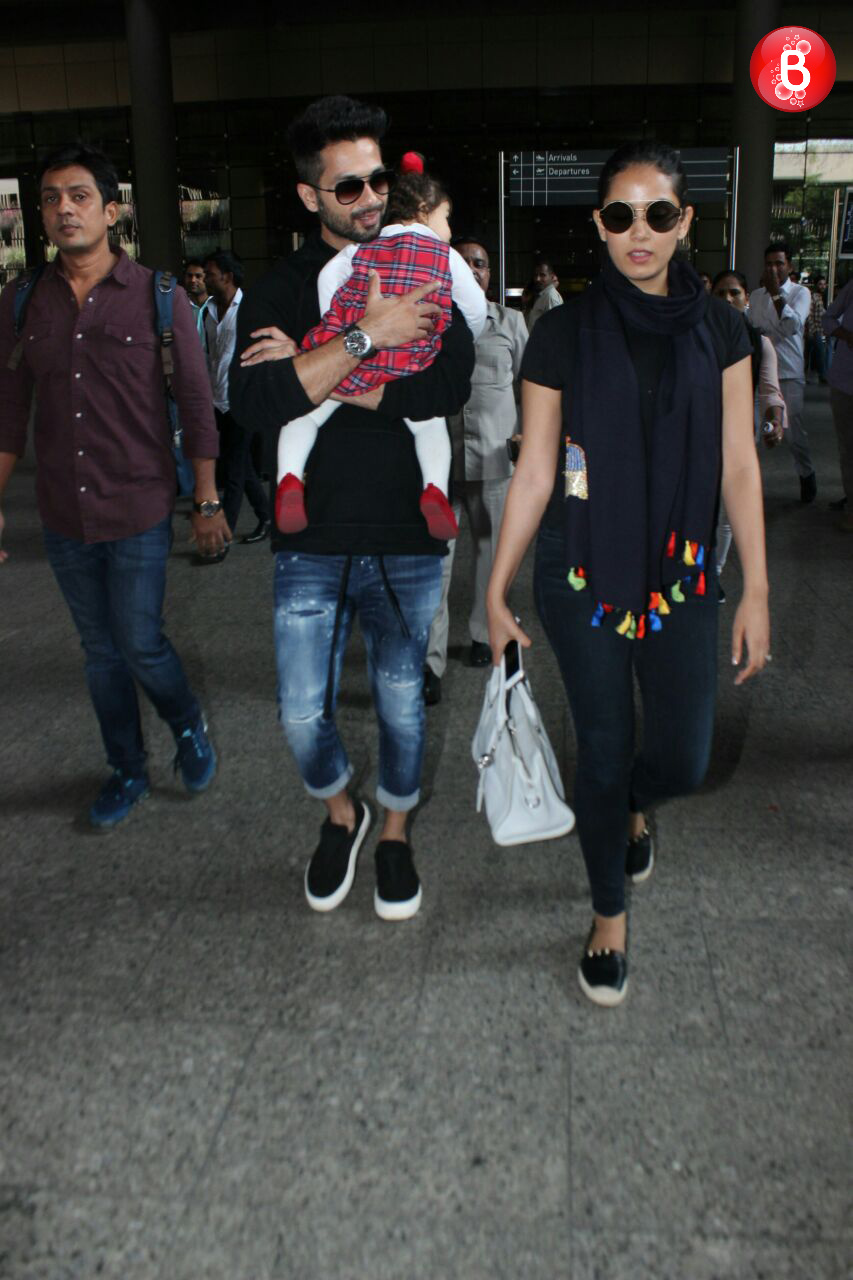 shahid kapoor with family spotted