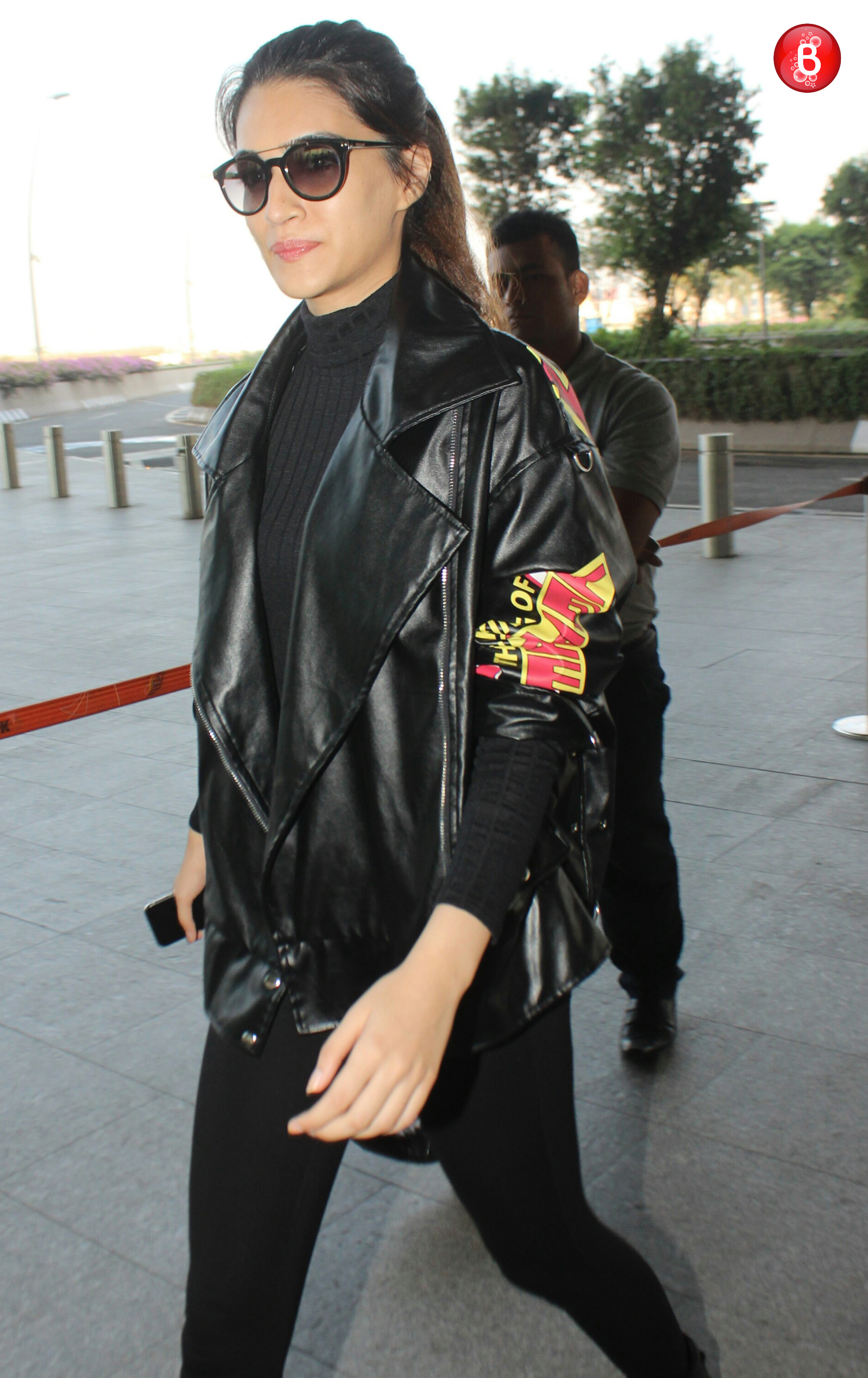 Kriti Sanons Airport Style Is All About Loving The Shade Black Bollywood Bubble