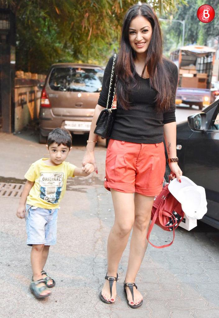 Maryam Zakaria with her child pic