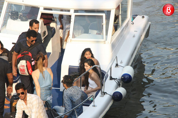 Suhana Khan and Ananya Panday return from Alibaug