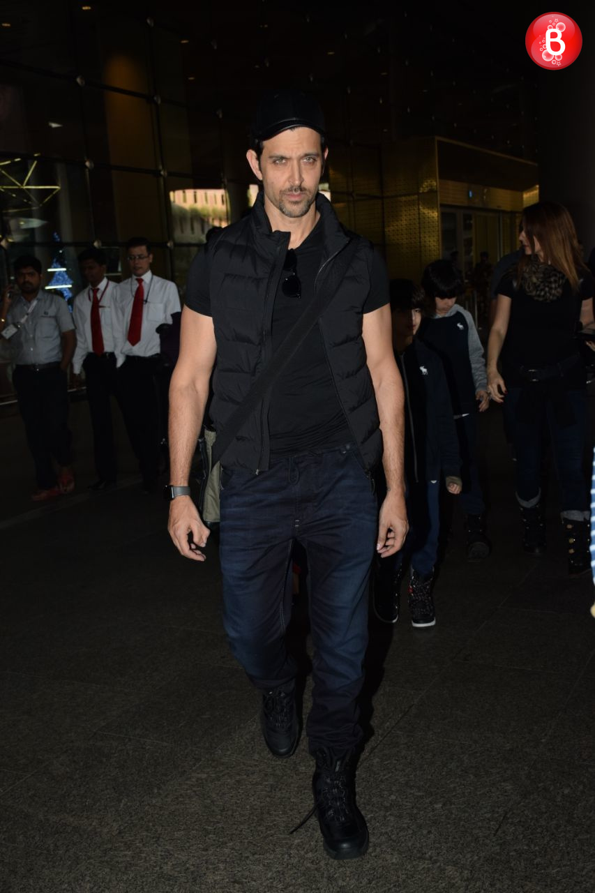 Hrithik Roshan with Sussanne and kids pic