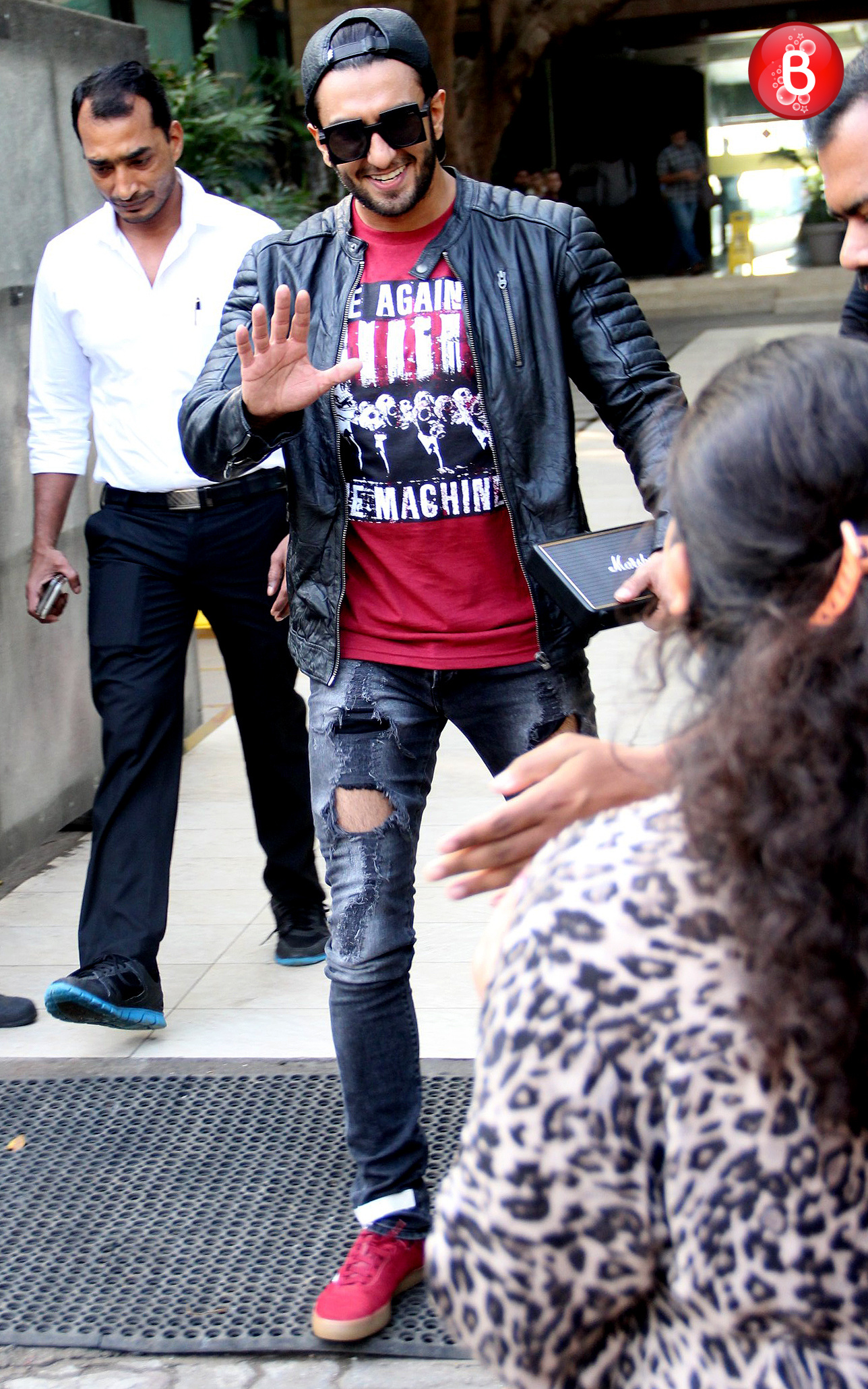 SPOTTED: Ranveer makes a starry splash in Bandra and we are pleased!