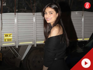 WATCH: Athiya Shetty is all smiles as she is spotted post a dinner outing